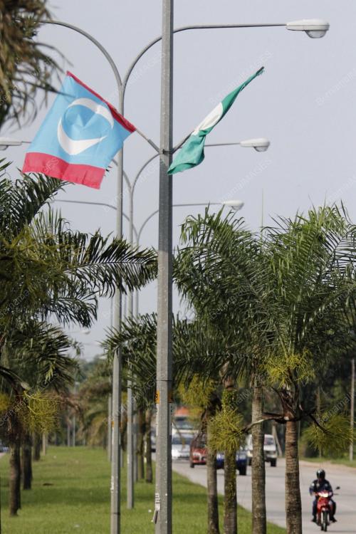 PH10_17042012_BENDERA_PARTI