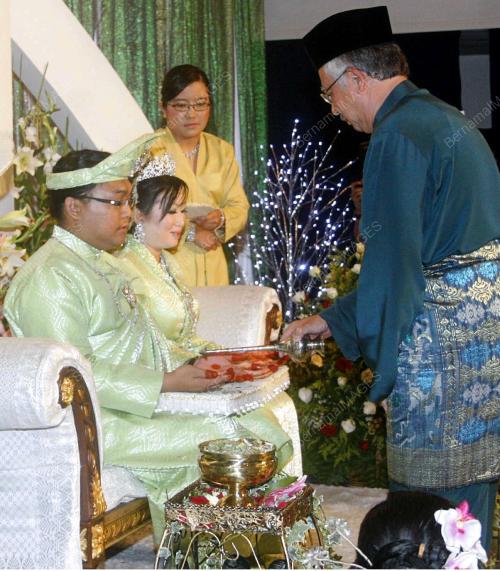 MOHD NAJIB TUN ABDUL RAZAK
