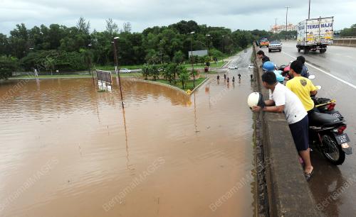 PH10_18112014_BANJIR