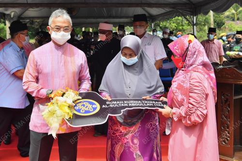 AL-SULTAN ABDULLAH RI'AYATUDDIN AL-MUSTAFA BILLAH SHAH