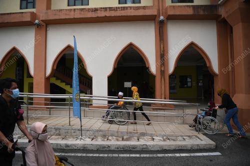 SUNTIK VAKSIN COVID-19 UIAM