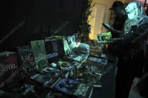 BUKU MISTERI DI BILIK MISTERI
