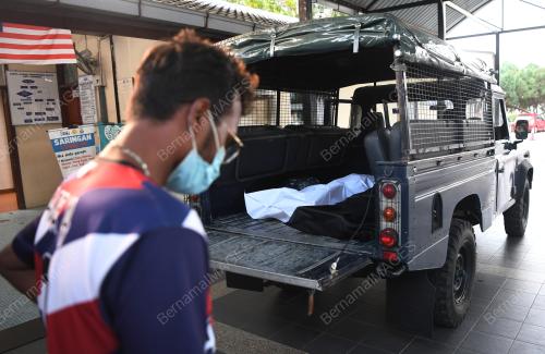 DUA PELAJAR UMP LEMAS