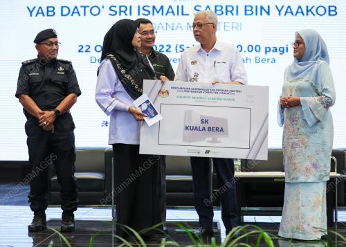 DATUK SERI ISMAIL SABRI YAAKOB