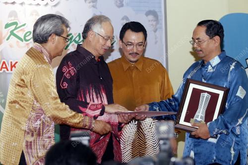MOHD NAJIB TUN RAZAK