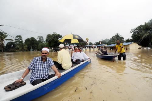 PH10_27012017_BANJIR_SOLAT
