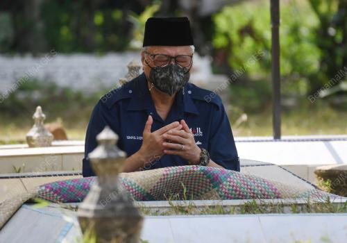 DATUK SERI ISMAIL SABRI YAAKOB