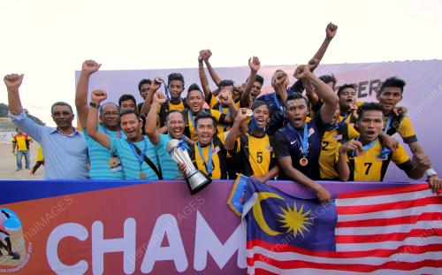 PH10_29102014_BOLA_PANTAI