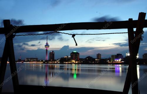 SUASANA SENJA BANDARAYA KUANTAN