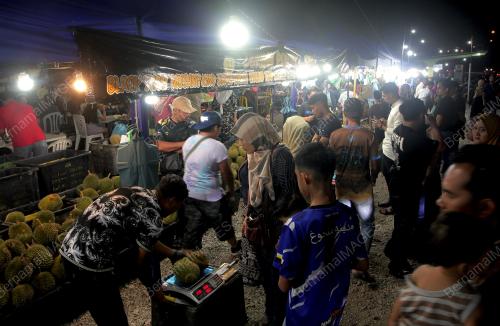 GERAI MENJUAL BUAH DURIAN