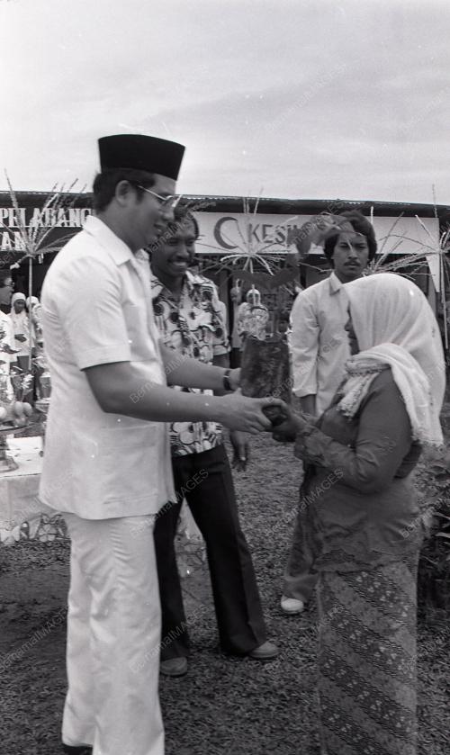 MOHD NAJIB TUN ABDUL RAZAK