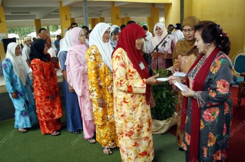 DATIN SERI ROSMAH MANSOR