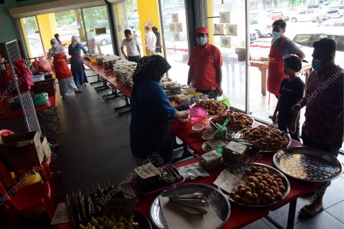 MEMBELI JUADAH BERBUKA