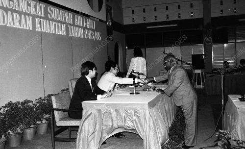PH11_05022015_ANGKAT_SUMPAH