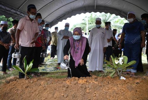DATIN SERI RAZANA FATIN ABDULLAH