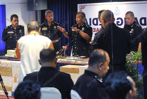 PH11_09102015_POLIS