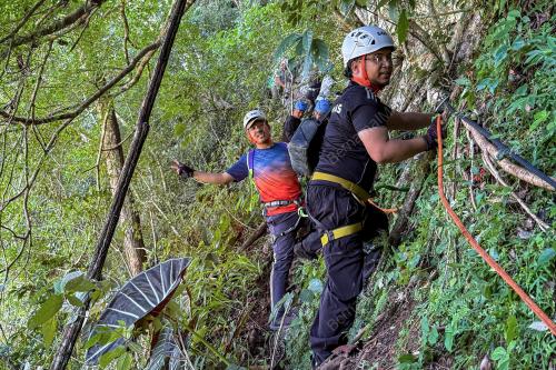 VIA FERRATA DAN ZIPLINE DI GUA TAGANG