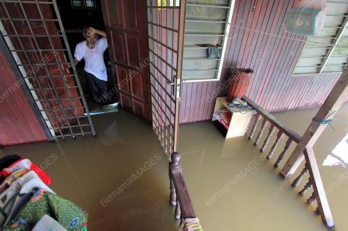 PH11_11122013_BANJIR