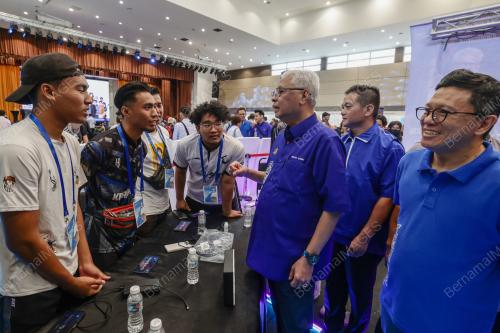DATUK SERI ISMAIL SABRI YAAKOB
