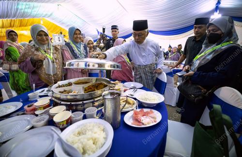 AL-SULTAN ABDULLAH RI'AYATUDDIN AL-MUSTAFA BILLAH SHAH