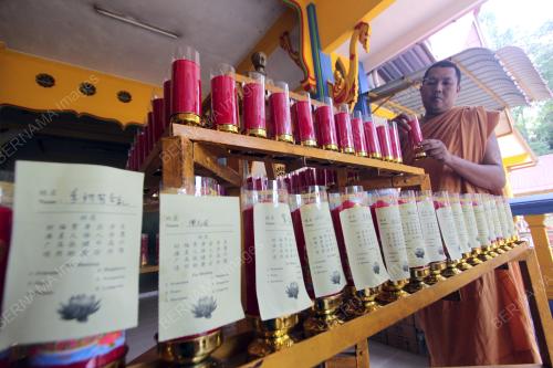 PERSIAPAN HARI WESAK