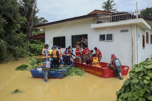 OPERASI MENYELAMAT MANGSA BANJIR