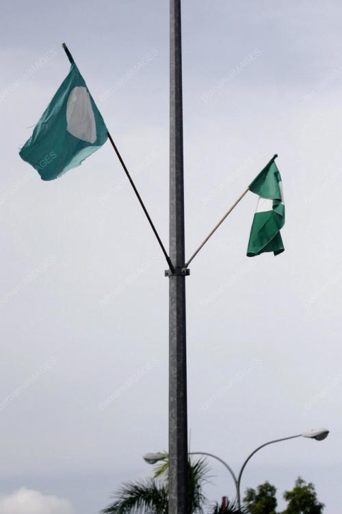 PH11_17042012_BENDERA_PARTI