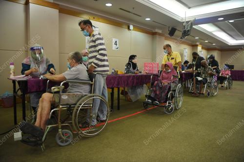 SUNTIK VAKSIN COVID-19 UIAM