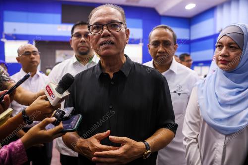 DATUK SERI WAN ROSDY WAN ISMAIL