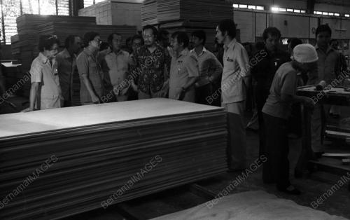 PH11_22102015_KILANG_PAPAN
