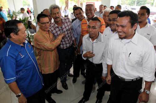 DATUK SERI ADNAN YAAKOB