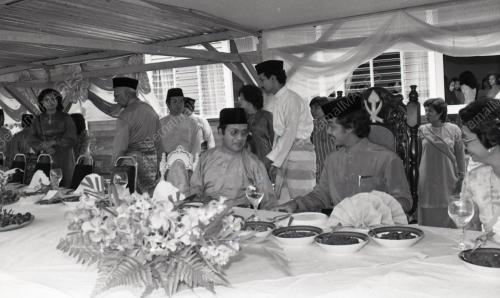 DR. MAHATHIR MOHAMAD