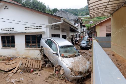 PH11_23102013_BANJIR_LUMPUR