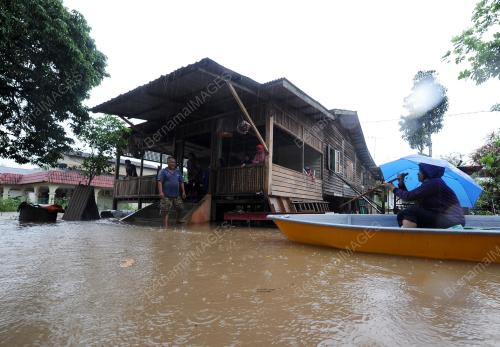 PH11_23122014_BANJIR