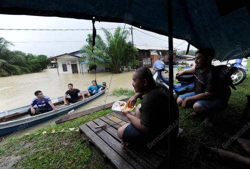 PH11_24122014_BANJIR