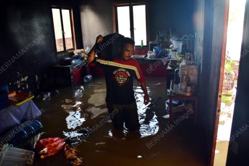BANJIR KAMPUNG SEMANGAT