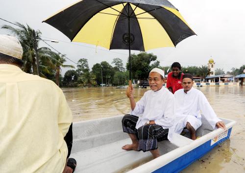 PH11_27012017_BANJIR_SOLAT