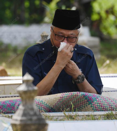 DATUK SERI ISMAIL SABRI YAAKOB