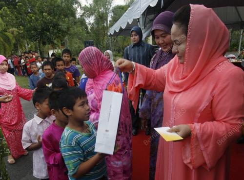 ROSMAH MANSOR