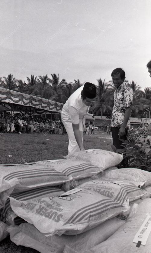 MOHD NAJIB TUN ABDUL RAZAK