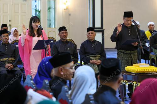 EXCO KERAJAAN NEGERI PAHANG MENGANGKAT SUMPAH