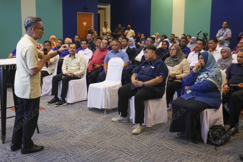 FAHMI FADZIL