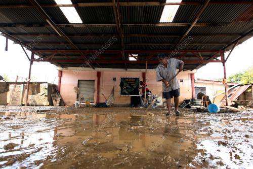 PH12_06012015_TINJAUAN_BANJIR