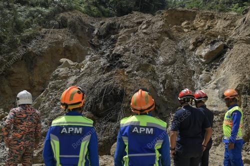 PH12_06112019_TANAH_RUNTUH_BN201911056674