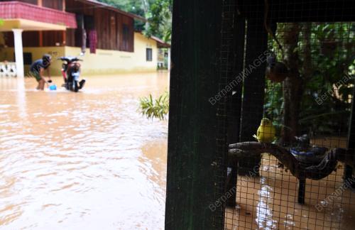 PH12_08122017_BANJIR