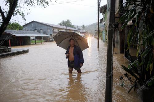 PH12_10012013_BANJIR