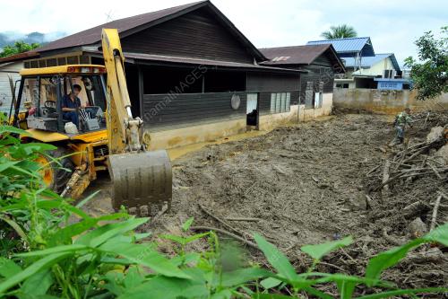 PH12_11012015_BANJIR