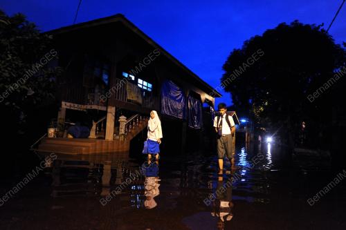 PH12_12012015_BANJIR