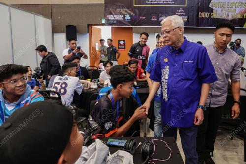 DATUK SERI ISMAIL SABRI YAAKOB