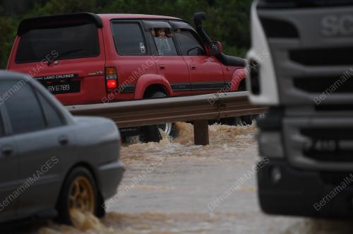 PH12_13122018_BANJIR